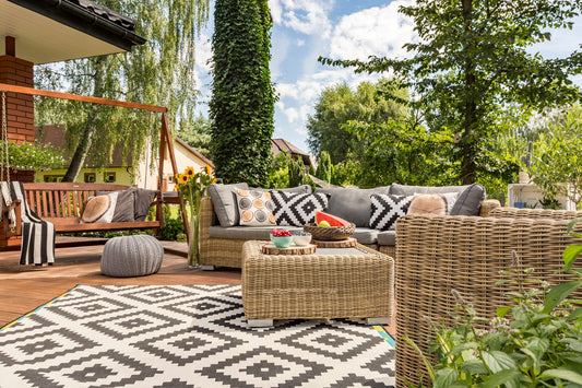 Seasonal Decor Ideas for Outdoor Living Spaces